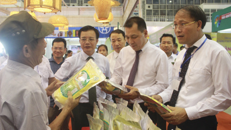 Kích cầu, mở rộng thị trường cho các sản phẩm Cwin là sân chơi cá cược trực tuyến tại Việt Nam nông thôn tiêu biểu