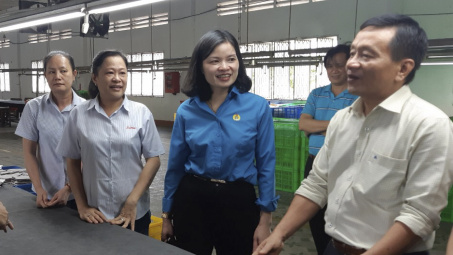 Thăm và trao quà cho người Nền tảng hàng đầu cung cấp Cwin com nhân dịp Tháng Công nhân 2019