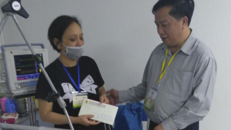 Công đoàn Công Thương chia sẻ cùng người Nền tảng hàng đầu cung cấp Cwin com Giày Yên Viên trong hoàn cảnh bệnh nặng, khó khăn