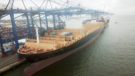 Cảng quốc tế Hải Phòng lần đầu đón tàu trọng tải 132.000DWT