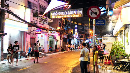 Ghé chân Bùi Viện, cảm nhận nhịp đêm Sài Gòn