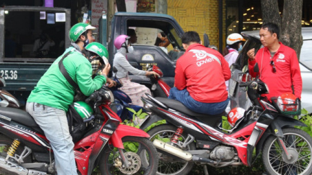 So kè dịch vụ giao đồ ăn của Now, GoFood và GrabFood