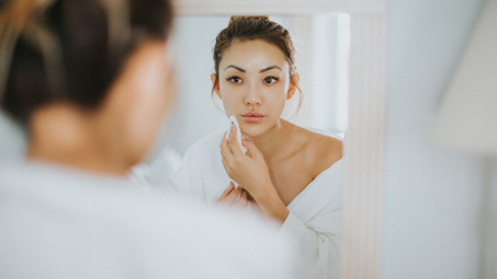 7 thói quen xấu đang ''hủy hoại'' làn da mà bạn không ngờ đến