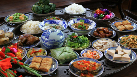 Mâm cỗ ngày Tết miền Bắc và miền Nam có gì khác nhau