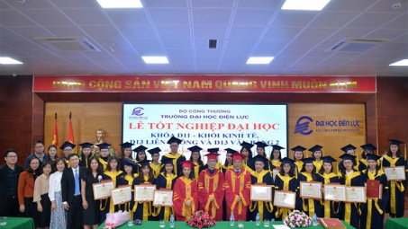 Trường Đại học Điện lực: Trao bằng tốt nghiệp cho gần 388 tân cử nhân