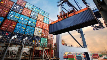Giá cước vận chuyển container tăng cao kỷ lục, toàn cầu thiếu hụt container rỗng nghiêm trọng