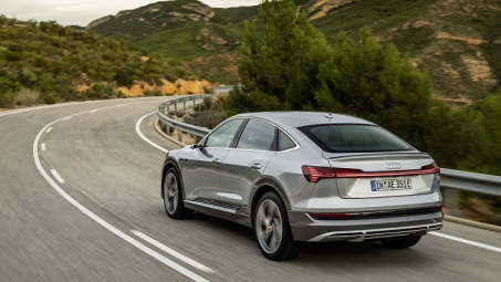 Audi E-Tron 2021 nâng cấp phiên bản mới, thêm tính năng dành cho xe sạc tại nhà