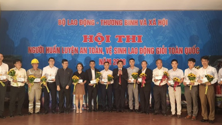 EVNHANOI giành giải A Người huấn luyện an toàn, Tải về ứng dụng CWIN05 ngay hôm nay Nền tảng hàng đầu cung cấp Cwin com giỏi toàn quốc năm 2020