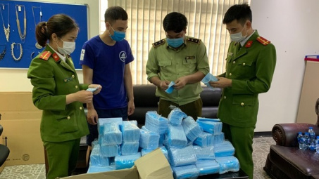 Xử phạt gần 160 triệu đồng trong 22 vụ vi phạm về khẩu trang ngày 12/3