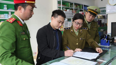 Nhiều thẻ đeo chống virus Cwin là sân chơi cá cược trực tuyến tại Việt Nam lưu thông tại Hà Nội