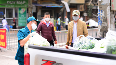 Hà Nội cấp phát nhu yếu phẩm cho 195 người cách ly tại Trúc Bạch