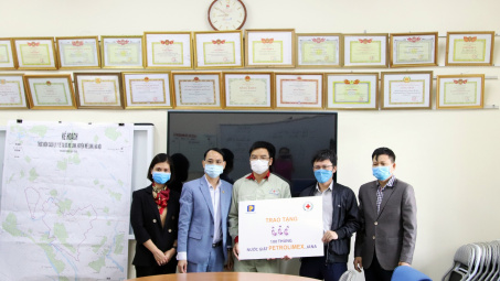 100 thùng nước giặt Jana, Petrolimex được gửi tặng đến người dân thôn Hạ Lôi
