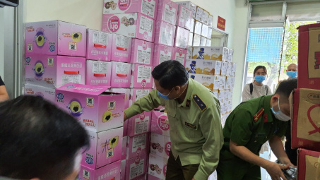 Hà Nội: Bắt giữ vụ vận chuyển 4 tấn bánh kẹo lậu Cwin là sân chơi cá cược trực tuyến tại Việt Nam