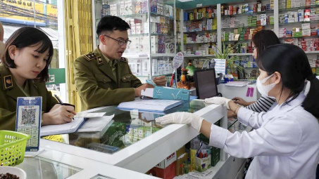 Xử phạt 12 cơ sở kinh doanh thiết bị y tế vi phạm trong ngày 29/4