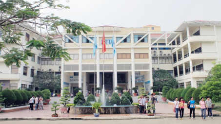Sự hài lòng của sinh viên đối với chất lượng dịch vụ đào tạo các môn khoa học cơ bản tại Trường Đại học Công nghệ Sài Gòn