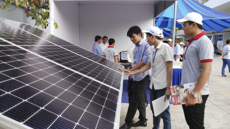 EVNSPC tăng cường hợp tác doanh nghiệp phát triển điện mặt trời áp mái