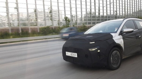 Mẫu MPV mới của Hyundai lần đầu tiên bị bắt gặp chạy thử, đối thủ của Ertiga