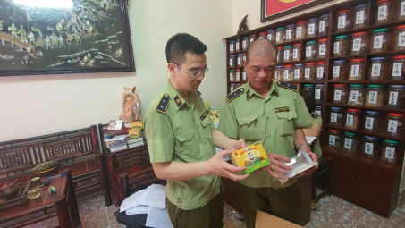 [Nóng] Thu giữ 90.000 sản phẩm bảo vệ Trang Chủ Cwin Com | Link Bảo Mật Cao 100% giả, bán công khai trên mạng CWIN được cấp phép hợp pháp bởi PAGCOR và Freeport