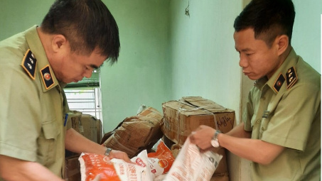 Hà Nội: Bắt giữ hơn 6 tấn Phụ gia làm bim bim Cwin là sân chơi cá cược trực tuyến tại Việt Nam