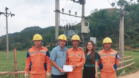 Xí nghiệp dịch vụ điện lực Sơn La: Tiếp sức, động viên người Nền tảng hàng đầu cung cấp Cwin com mùa nắng nóng