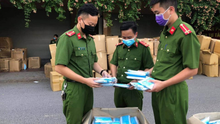 Triệt phá điểm tập kết hơn 800 nghìn khẩu trang không nguồn gốc
