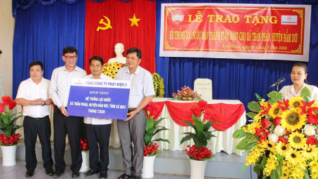 EVNGENCO 3 tặng hệ thống máy lọc nước nhiễm mặn trị giá hơn 300 triệu đồng tại Cà Mau
