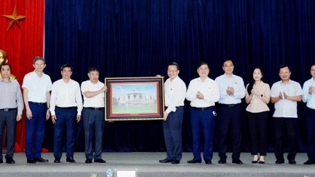 Phó Chủ tịch Quốc hội Phùng Quốc Hiển làm việc tại Nhà máy Nhiệt điện Mông Dương 1