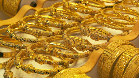 Giá vàng ngày 25/8 lùi sâu về ngưỡng tâm lý 1.900 USD/Ounce
