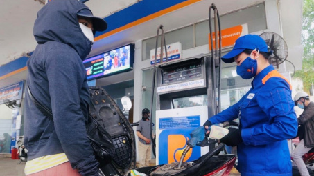 Giá xăng tăng hơn 400 đồng/lít