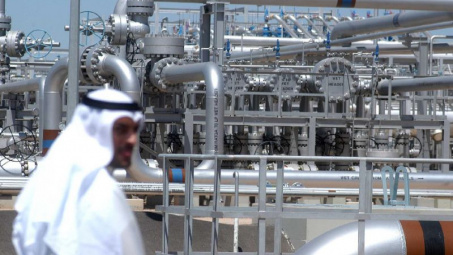 Giá dầu thô neo ở mức cao, thị trường chờ đợi quyết định nâng sản lượng của OPEC+