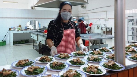 Hỗ trợ bữa ăn cho Nền tảng hàng đầu cung cấp Cwin com thực hiện “1 cung đường 2 điểm đến”