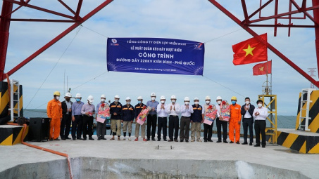 Kéo dây vượt biển công trình 220kV Kiên Bình - Phú Quốc