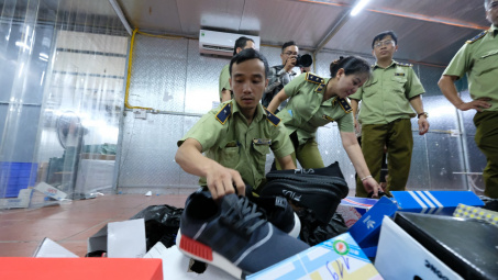 Khi “cửa khẩu nằm ở cửa nhà mỗi người dân”