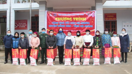 Petrolimex ủng hộ 19 tấn gạo tặng các gia đình có hoàn cảnh khó khăn tại huyện Đồng Văn