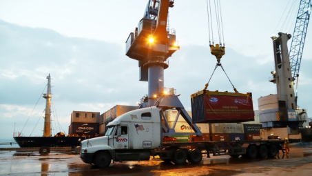 Cảng quốc tế Lào - Việt đón chuyến tàu container đầu tiên