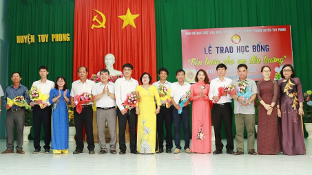 Nhà máy Nhiệt điện Vĩnh Tân 4: Trao 20 suất Nhà cái cá cược cá độ uy tín Nổ hũ, Bắn Cá và Game Bài Cwin.com “Tiếp bước cho em đến trường”