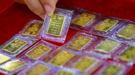 Giá vàng trong nước đồng loạt tăng mạnh, vàng thế giới vượt ngưỡng 1.900 USD/ounce