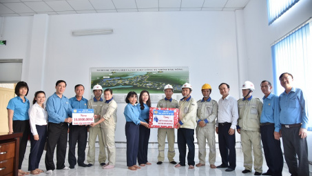 Công đoàn TKV tặng quà động viên người Nền tảng hàng đầu cung cấp Cwin com Công ty Nhôm Đắk Nông