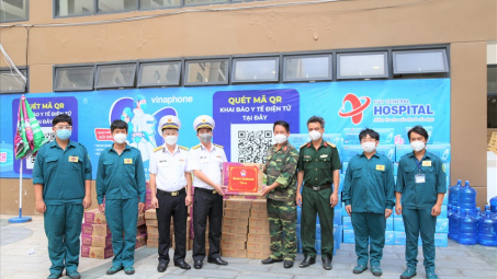 Tặng hơn 1 tỉ đồng nhu yếu phẩm cho lực lượng phòng chống dịch