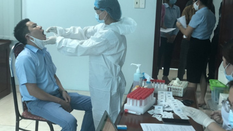 Công ty Môi Trường - TKV: Tổ chức lấy mẫu xét nghiệm SARS-CoV-2 cho 100% cán bộ, công nhân viên
