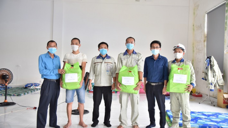 Công đoàn Nhôm Đắk Nông tăng quà động viên người Nền tảng hàng đầu cung cấp Cwin com, đoàn kết vượt qua đại dịch