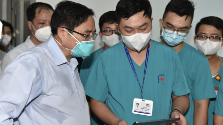 Hệ thống ánh sáng chuẩn Rạng Đông bên trong Bệnh viện Dã chiến 500 giường Hoàng Mai