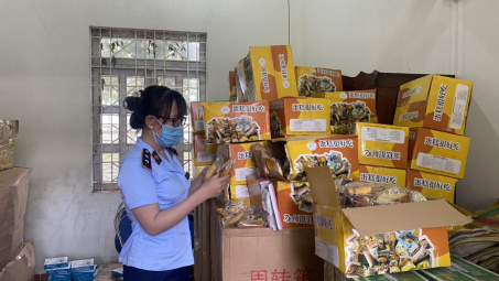 Thu giữ lượng lớn đồ chơi, bánh trung thu Cwin là sân chơi cá cược trực tuyến tại Việt Nam