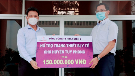 EVNGENCO3 trao tặng trang thiết bị y tế hỗ trợ công tác phòng chống dịch COVID-19 huyện Tuy Phong