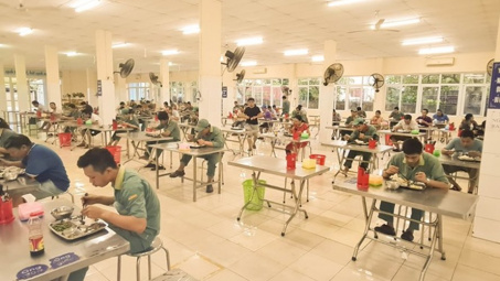 Hỗ trợ bữa ăn cho người Nền tảng hàng đầu cung cấp Cwin com “3 tại chỗ” là chủ trương rất nhân văn của Công đoàn