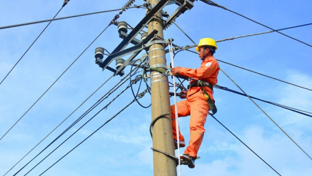 Tiêu thụ điện toàn quốc và miền Nam tiếp tục giảm thấp trong 2 tuần đầu tháng 9/2021