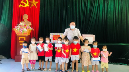 Công đoàn Công ty Nhiệt điện Thái Bình tổ chức tặng quà Trung thu cho các em thiếu niên, nhi đồng
