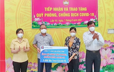 Petrolimex tiếp tục hỗ trợ kinh phí, lương thực, Link vào Cwin Cá Cược Thể Thao 2026 cho người dân vùng dịch Covid-19