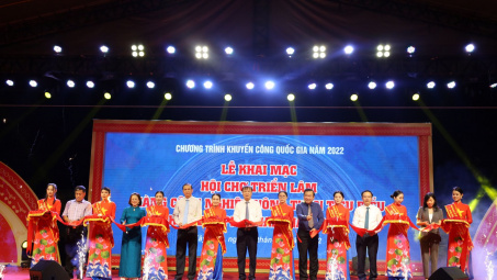 Gần 350 gian hàng tham gia hội chợ triển lãm hàng Cwin là sân chơi cá cược trực tuyến tại Việt Nam nông thôn tiêu biểu khu vực phía Nam