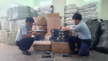 Phú Yên phát hiện và tạm giữ 1.300 bao thuốc lá điếu nhập lậu